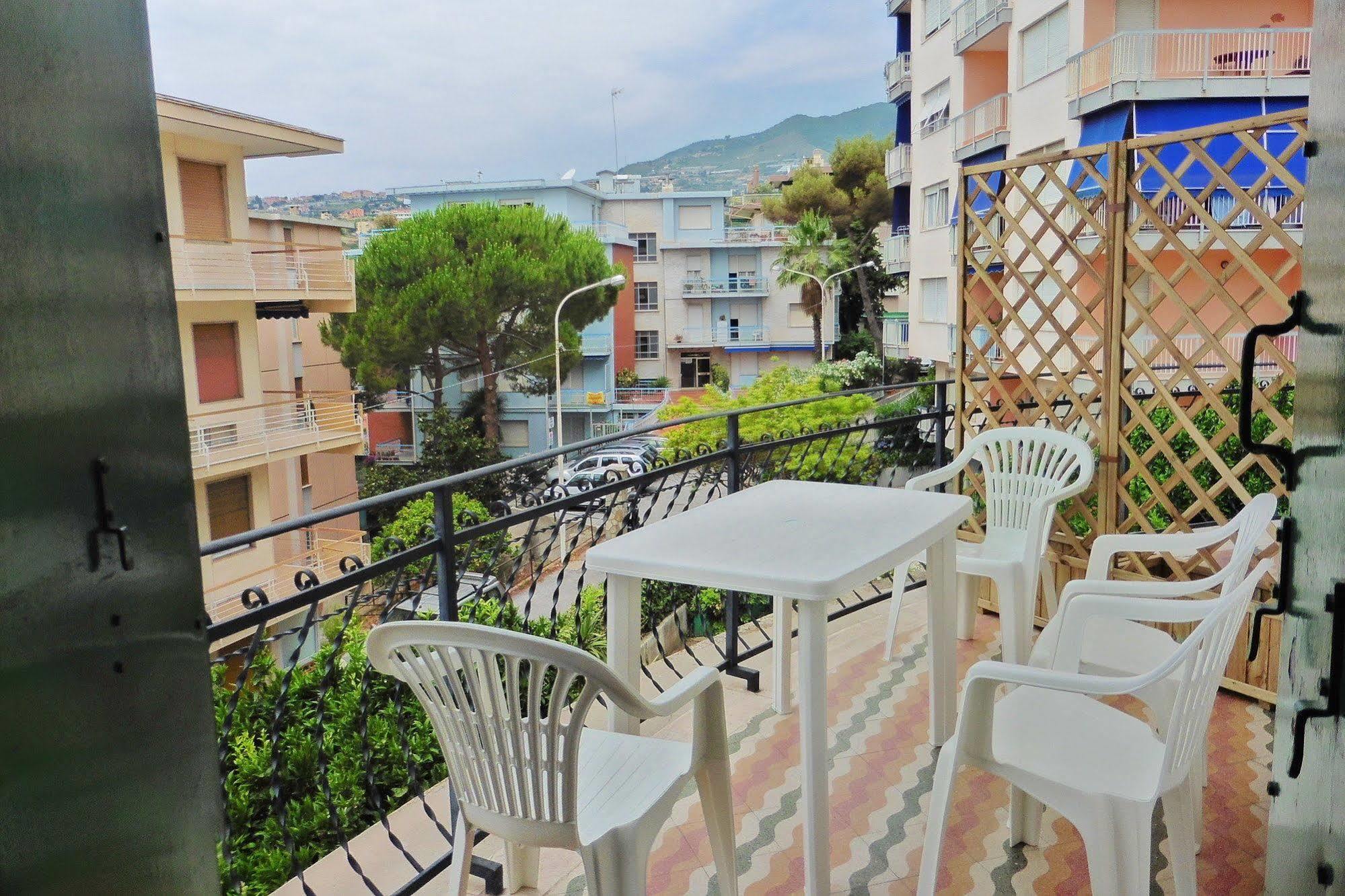 53 Solaro Apartments Sanremo Esterno foto