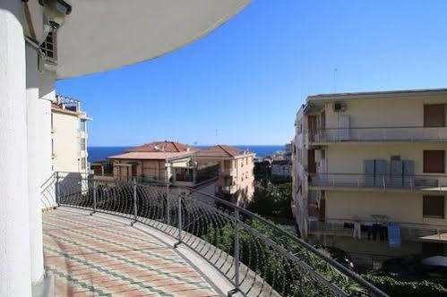 53 Solaro Apartments Sanremo Esterno foto